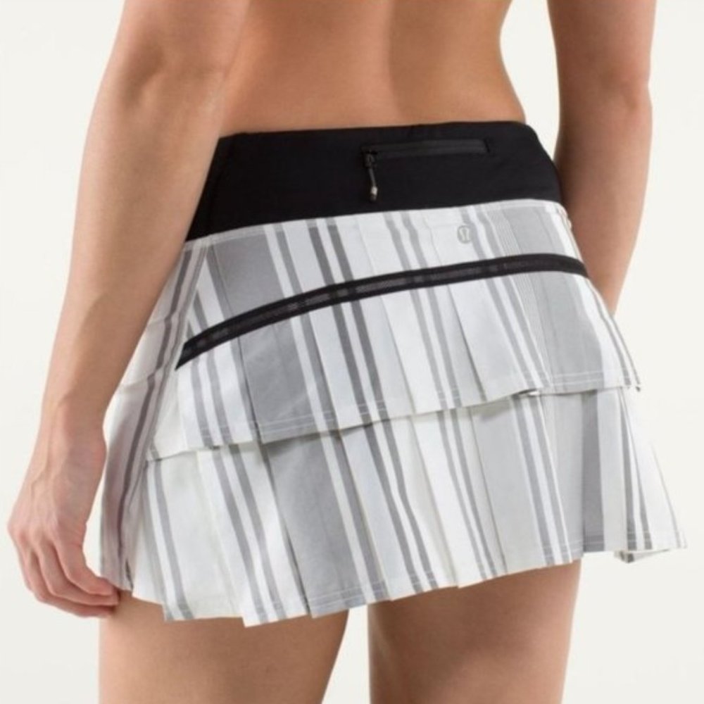 Lululemon Pace Setter Skirt Skort Grey White Striped Print - Size 4